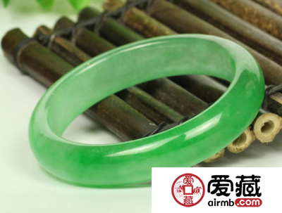 一般的翡翠玉镯子价格 翡翠玉镯价格如何判断