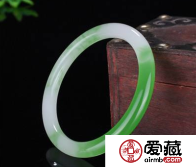 一般的翡翠玉镯子价格 翡翠玉镯价格如何判断