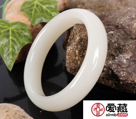 玉手镯什么颜色好 年轻人戴什么颜色玉镯