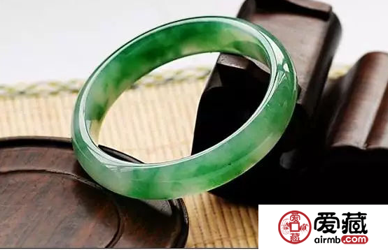 翡翠手鐲b貨價(jià)格 翡翠手鐲b貨什么價(jià)位