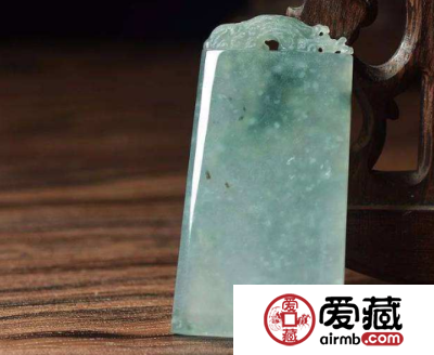 有杂质的翡翠值钱吗 杂质对翡翠价值的影响