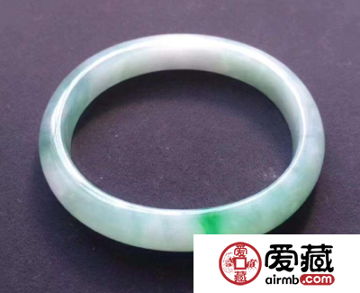 翡翠手镯贵妃镯价格 贵妃镯多少钱