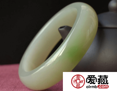 和田玉韩料手镯多少钱 韩料手镯什么价位