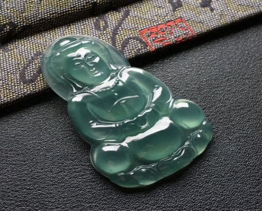 翡翠和玉石的区别 翡翠和玉石是什么关系