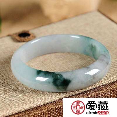 翡翠镯子的价位 一个普通翡翠镯子多少钱