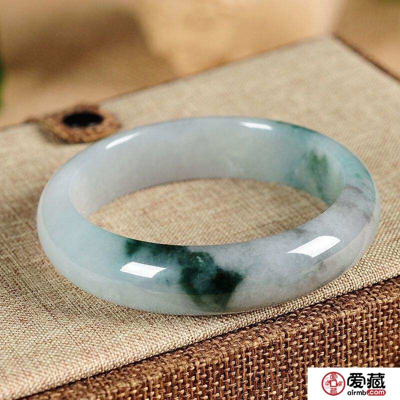 翡翠镯子的价位 一个普通翡翠镯子多少钱