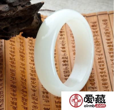 汉白玉手镯价格 汉白玉手镯多少钱一个