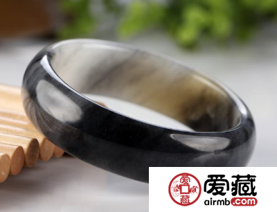 新疆墨玉手镯价格 现在市场价格是多少