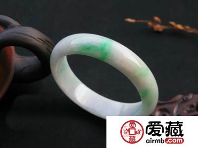 怎么看翡翠的好坏 不能只看翡翠的瑕疵