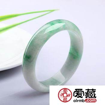 白底青翡翠手镯图片 白底翡翠手镯好吗