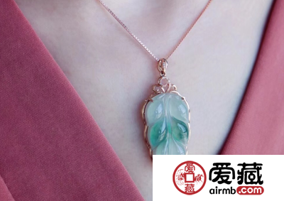 白底青翡翠吊坠价格 白底青翡翠吊坠多少钱