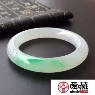 白底青翡翠手镯好不好 价格贵吗