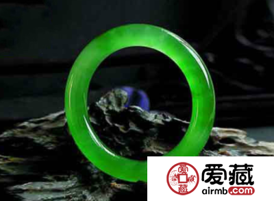 戴和田玉好还是翡翠好 看完你就明白了