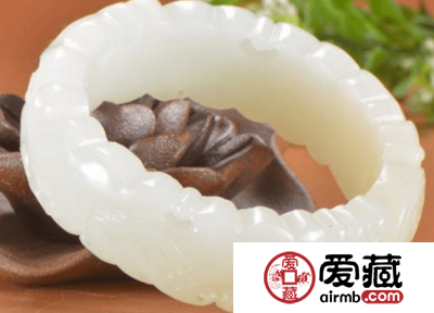 戴和田玉好还是翡翠好 看完你就明白了