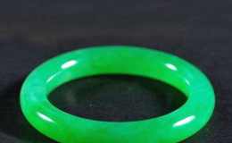 绿色翡翠手镯多少钱 绿色翡翠手镯真的很贵吗
