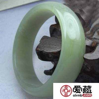 和田玉镯价格 几十块几百块是真的和田玉镯吗