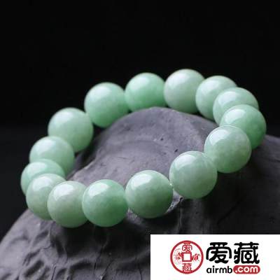 冰糯种翡翠手链二百多是真的吗