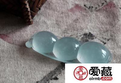 翡翠四季豆吊坠图片 翡翠四季豆镶嵌款式图片