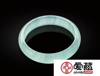翡翠手镯怎么挑 什么样的翡翠手镯好