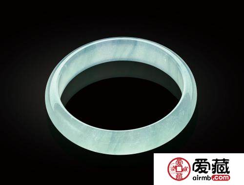 翡翠手鐲怎么挑選 價(jià)格多少比較合適