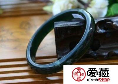 什么是墨玉 什么样的墨玉好