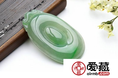 新买的翡翠怎么保养 新买的翡翠真的要泡水吗