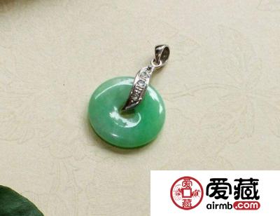 苹果绿翡翠 苹果绿翡翠是什么颜色