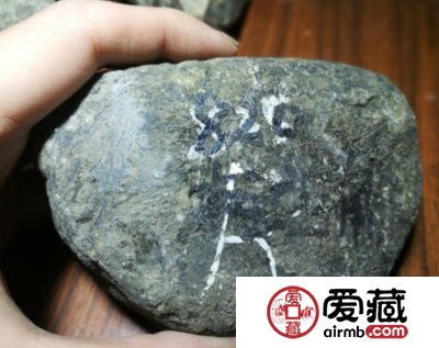 格英角翡翠原石特点