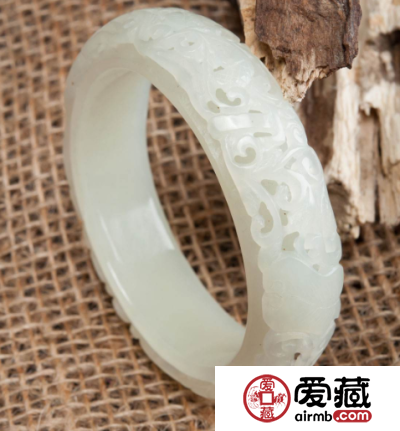 白玉手镯多少钱 白玉手镯价格及图片