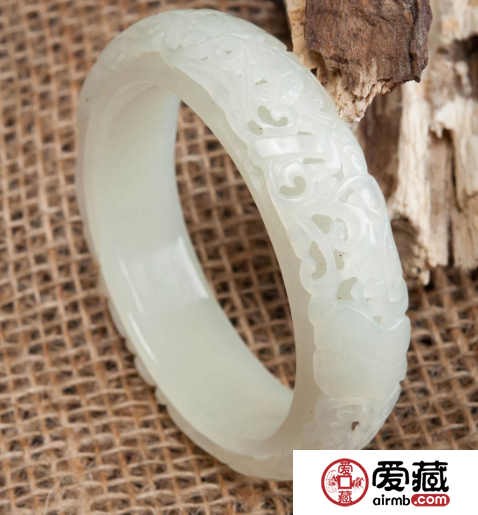 白玉手鐲多少錢 白玉手鐲價格及圖片