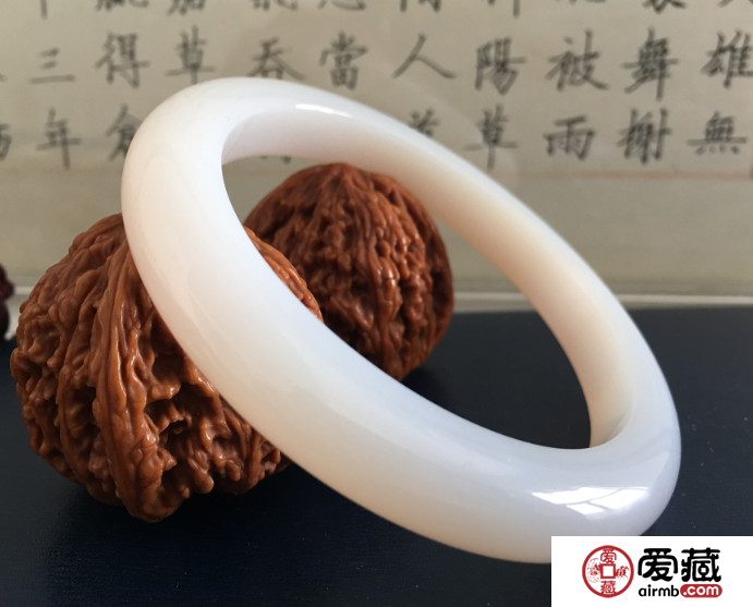 白玉手鐲多少錢 白玉手鐲價格及圖片