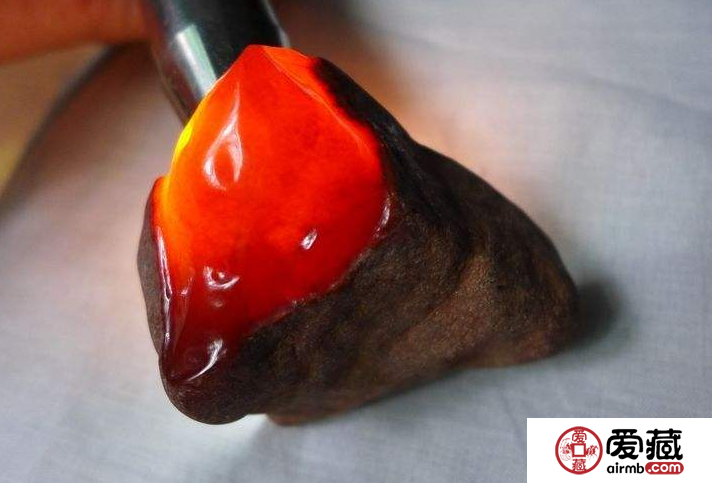紅色翡翠原石 紅色翡翠原石是怎么形成的