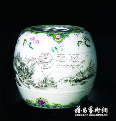 清雍正 粉彩花卉纹通景墨彩[山水高士]图鼓墩式迎手 来源：香港苏富比 1995