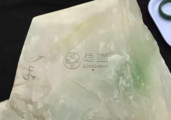 和田玉籽料帶翠 和田籽料帶翠貴嗎