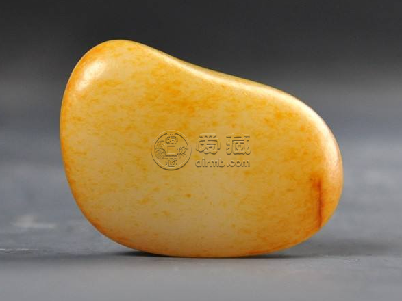 洒金皮和田玉籽料 籽料洒金皮特征及图片