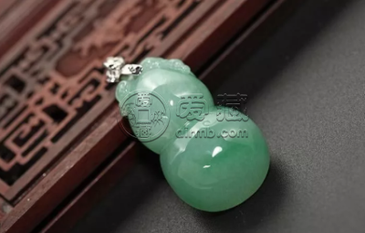 翡翠葫芦吊坠价格 翡翠葫芦吊坠一般多少 钱