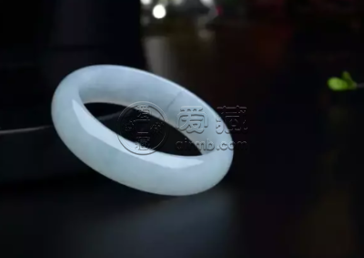 翡翠手镯一般多少钱 翡翠手镯价格表