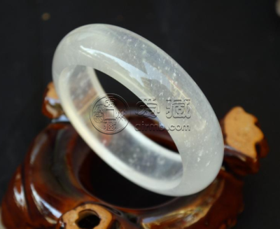 水沫玉手镯价格 水沫玉手镯价格是多少