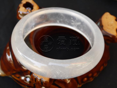 水沫玉手镯价格 水沫玉手镯价格是多少
