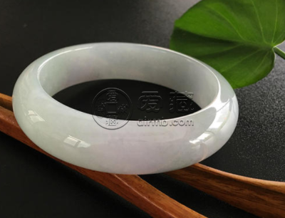 白色糯种翡翠值钱吗 白色糯种翡翠多少钱