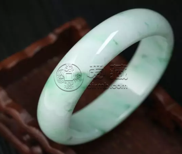 芙蓉种翡翠手镯价格多少及图片