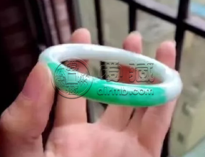 2万翡翠手镯的图片欣赏 2万的翡翠手镯