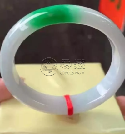 2万翡翠手镯的图片欣赏 2万的翡翠手镯
