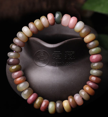 盐源玛瑙手串有什么好处，盐源玛瑙手串的功效与作用