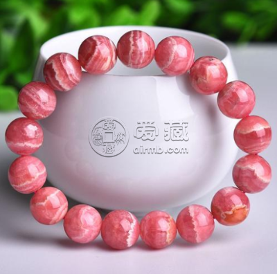 红纹石手串有什么好处，红纹石手串的功效与作用