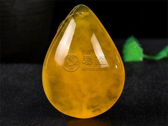 俄料蜜蜡是什么意思 蜜蜡俄料和乌料的区别哪个贵