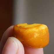 老蜜蜡飞皮是什么意思 老蜜蜡飞皮怎么补救