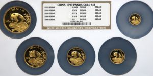 1999年熊猫金币回收价目表  1999版熊猫金币套装价格