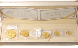 2000年熊猫金币回收价目表    熊猫金币2000年套装价格