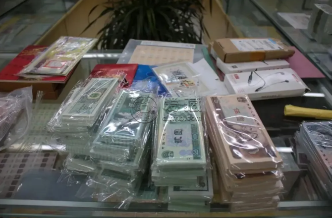 揭秘纸币刀货市场陷阱，中国钱币评级领导者爱藏评级守护你的收藏之路